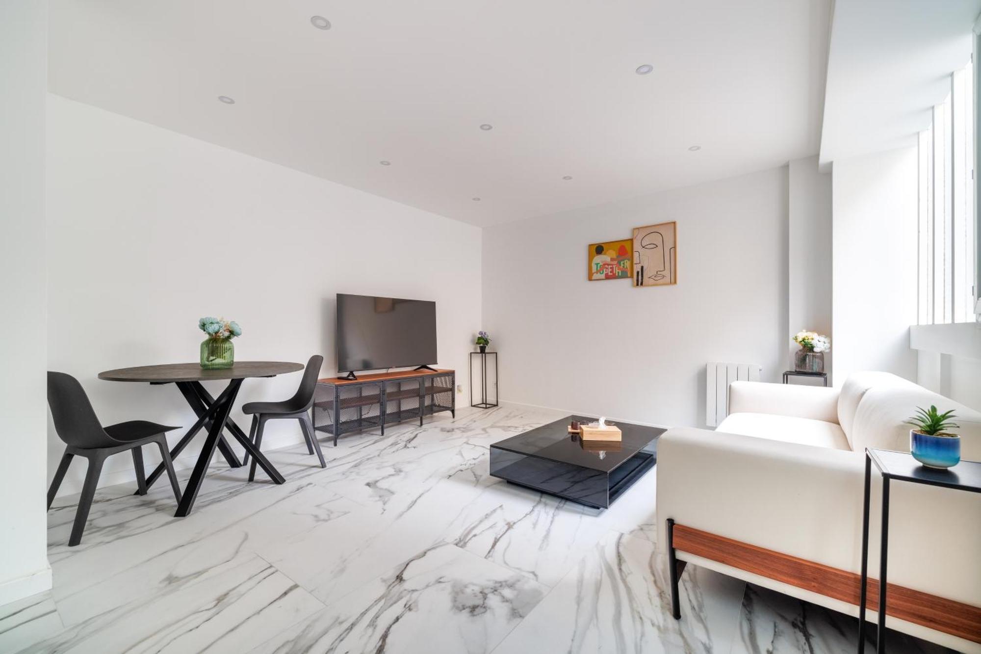 Spacious Flat For 4 People #1 Аньер-сюр-Сен Экстерьер фото